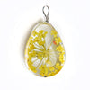 Martisor Premium, tip Pandativ, Transparent, cu Floare Naturala, Lucrat Manual, Forma de Teardrop, Dimensiuni 2 x 1.5 cm, Galben